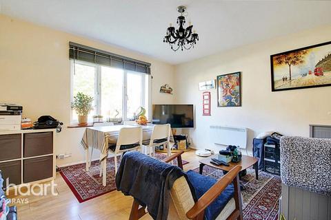 2 bedroom maisonette to rent, Tyssen Place, South ockendon