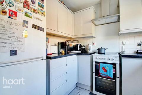2 bedroom maisonette to rent, Tyssen Place, South ockendon