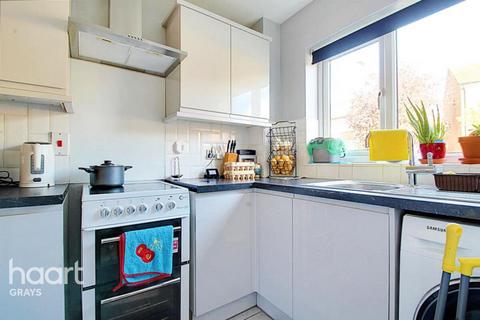 2 bedroom maisonette to rent, Tyssen Place, South ockendon