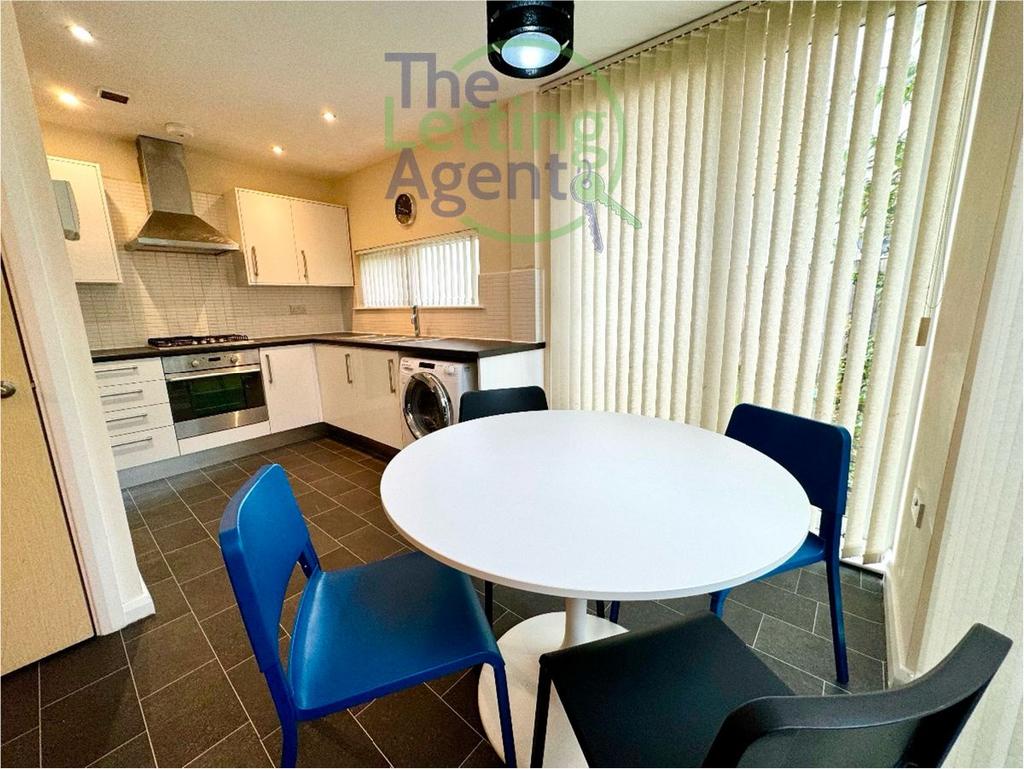 Kitchen / Dining Area