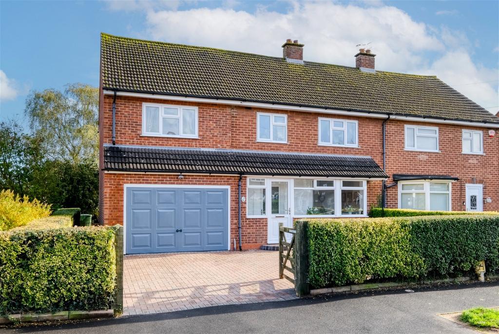 Melbourne Avenue, Sidemoor, Bromsgrove, B61 8SG 4 bed semidetached