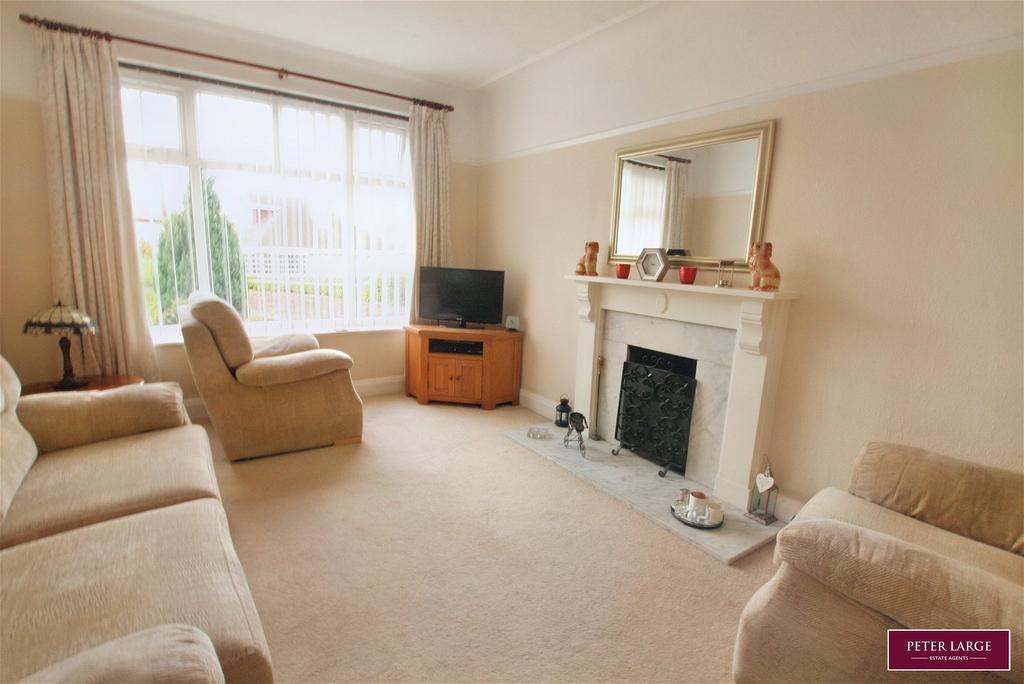 Mostyn Avenue, Prestatyn, Denbighshire LL19 9NF 3 bed semidetached