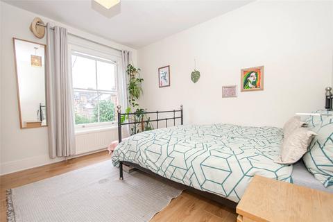 Flat C, 72 Crouch Hill, London, N8 9EE