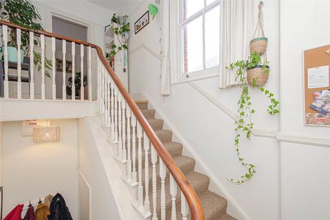 Flat C, 72 Crouch Hill, London, N8 9EE