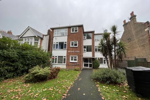 2 bedroom flat for sale, Melrose Court, Highams Park, E4