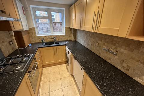 2 bedroom flat for sale, Melrose Court, Highams Park, E4