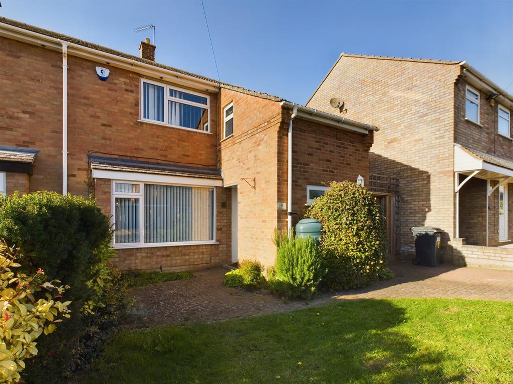 Claygate Road, Cherry Hinton 3 bed semidetached house £2,000 pcm (£