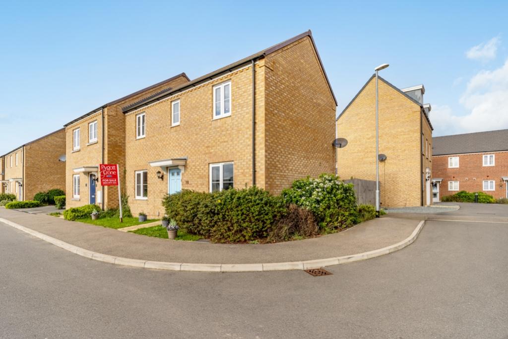 Tyne Close, Spalding, Lincolnshire, PE11 3 bed semidetached house for
