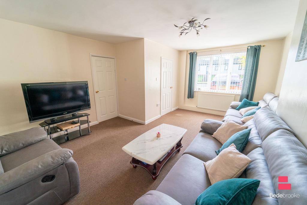 Gloucester Avenue, Northampton, NN4 4 bed semidetached house for sale £285,000