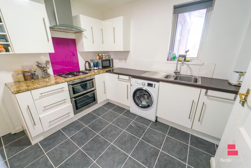 Gloucester Avenue, Northampton, NN4 4 bed semidetached house for sale