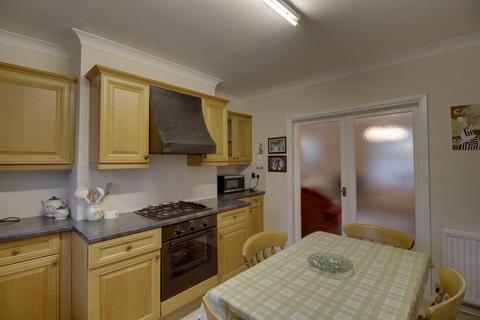 2 bedroom flat for sale, Thornhill Street, Calverley, Pudsey, West Yorkshire, LS28
