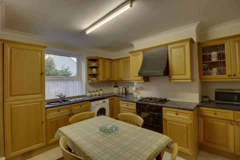 2 bedroom flat for sale, Thornhill Street, Calverley, Pudsey, West Yorkshire, LS28