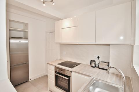 1 bedroom flat to rent, Latymer Court, Hammersmith Road, Hammersmith, W6