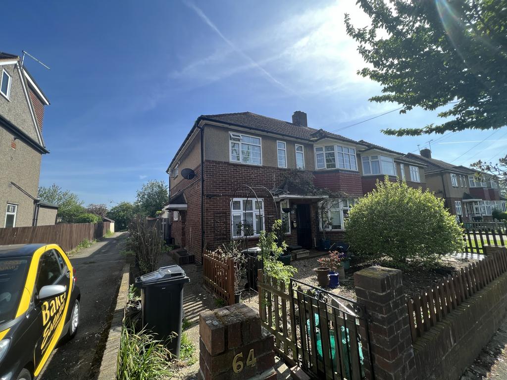 Walden Way, Hainault IG6 2 bed for sale £320,000