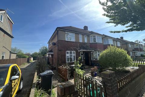 2 bedroom maisonette for sale - Walden Way, Hainault IG6