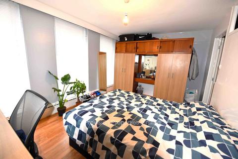 6 bedroom semi-detached house to rent, Moor Park Drive, Headingley LS6