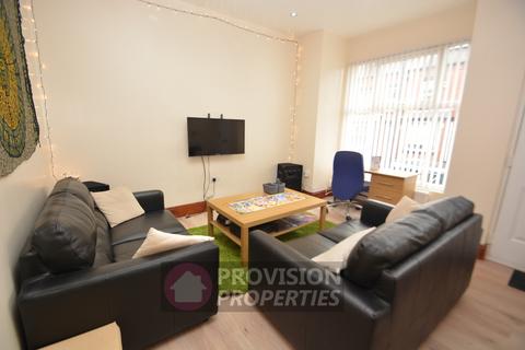 3 bedroom terraced house to rent, Hessle Terrace, Hyde Park LS6