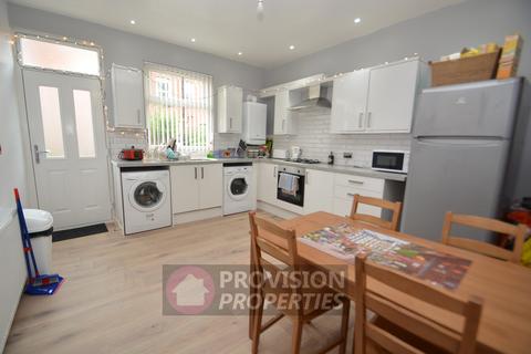 3 bedroom terraced house to rent, Hessle Terrace, Hyde Park LS6