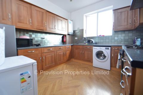 2 bedroom terraced house to rent, Hill Top Street, Hyde Park LS6