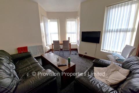 4 bedroom terraced house to rent, Hill Top Street, Hyde Park LS6