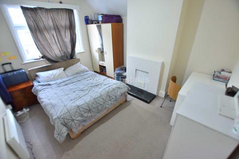 3 bedroom flat to rent - High Street, Goring