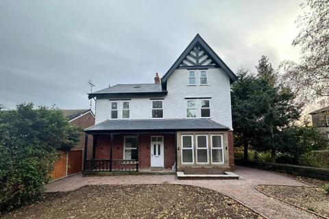 Flat 2, Claremont Drive, Headingley, Leeds, LS6 4ED