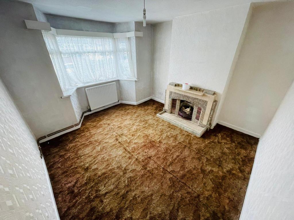 Buffery Road, Dudley, DY2 3 bed semidetached house £995 pcm (£230 pw)