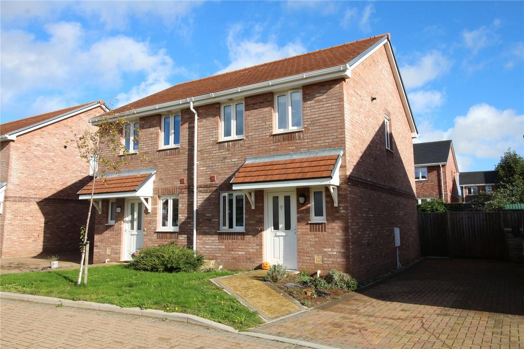 Knight Gardens, Lymington, Hampshire, SO41 2 bed semidetached house