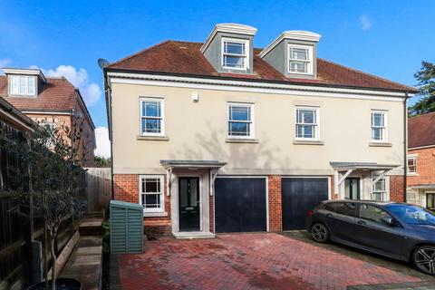 Beaconsfield - 4 bedroom semi-detached house for sale