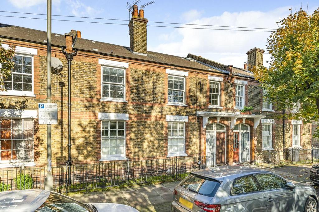 Sheepcote Lane, Battersea 2 bed flat £585,000