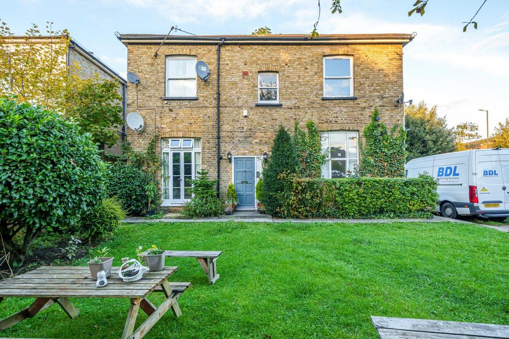 Denmark Avenue, Wimbledon 1 bed flat £400,000