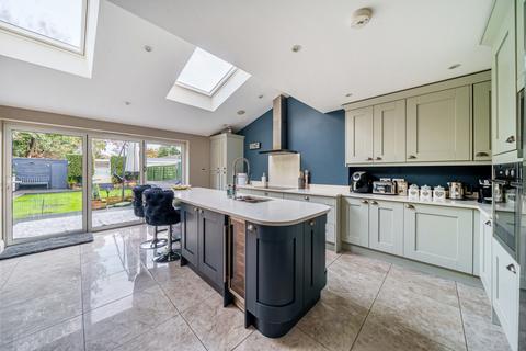 15 Conquest Road, Addlestone, KT15 1SN