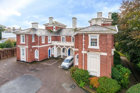 Flat 3, Ernsborough Court Fairpark Road, Exeter, EX2 4HL