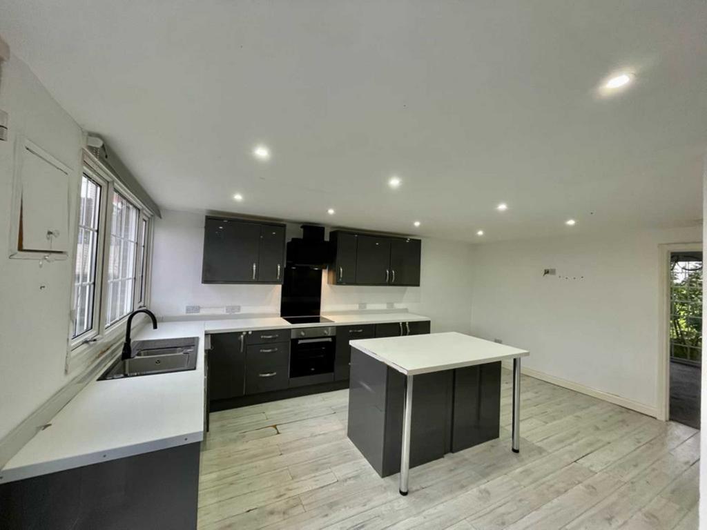 Kilburn Green, Gateshead NE9 3 bed terraced house £700 pcm (£162 pw)
