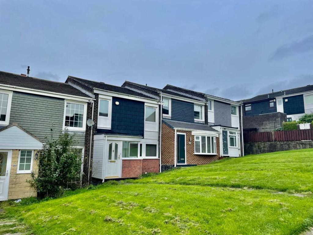 Kilburn Green, Gateshead NE9 3 bed terraced house £700 pcm (£162 pw)