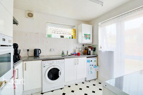 18 Reigate Avenue, Clacton-on-sea, CO16 8FB