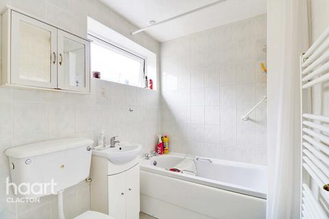 18 Reigate Avenue, Clacton-on-sea, CO16 8FB