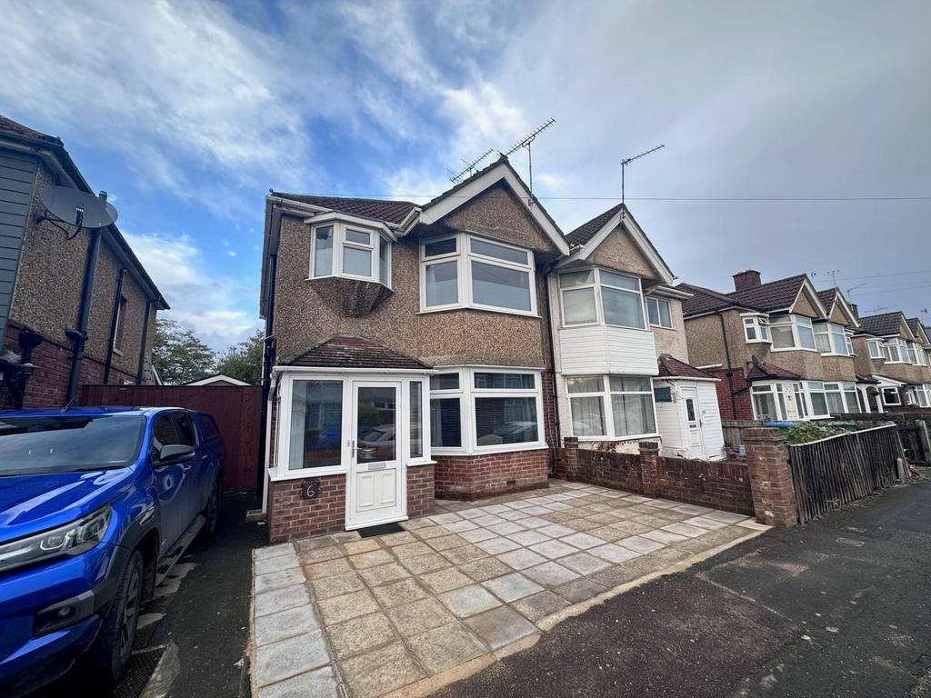 Langley Road, Southampton SO15 3 bed semidetached house £1,495 pcm