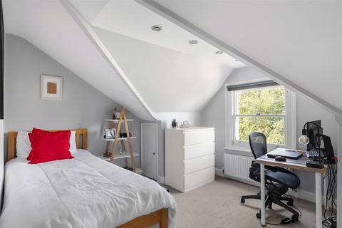 2 bedroom flat for sale, Larkfield Road, Richmond, Surrey
