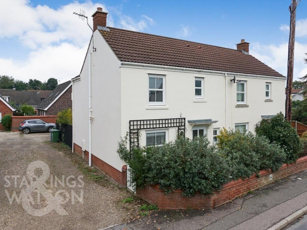 Norwich Road, Lingwood, Norwich 3 bed semidetached house for sale £