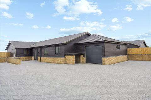 3 bedroom bungalow for sale, Greyhound Grove, Upminster, RM14