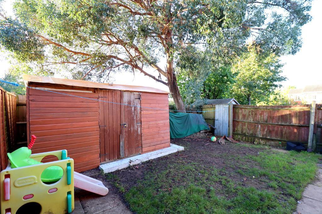 Rochford Drive, Wigmore, Luton, Bedfordshire, LU2 8SU 2 bed cluster