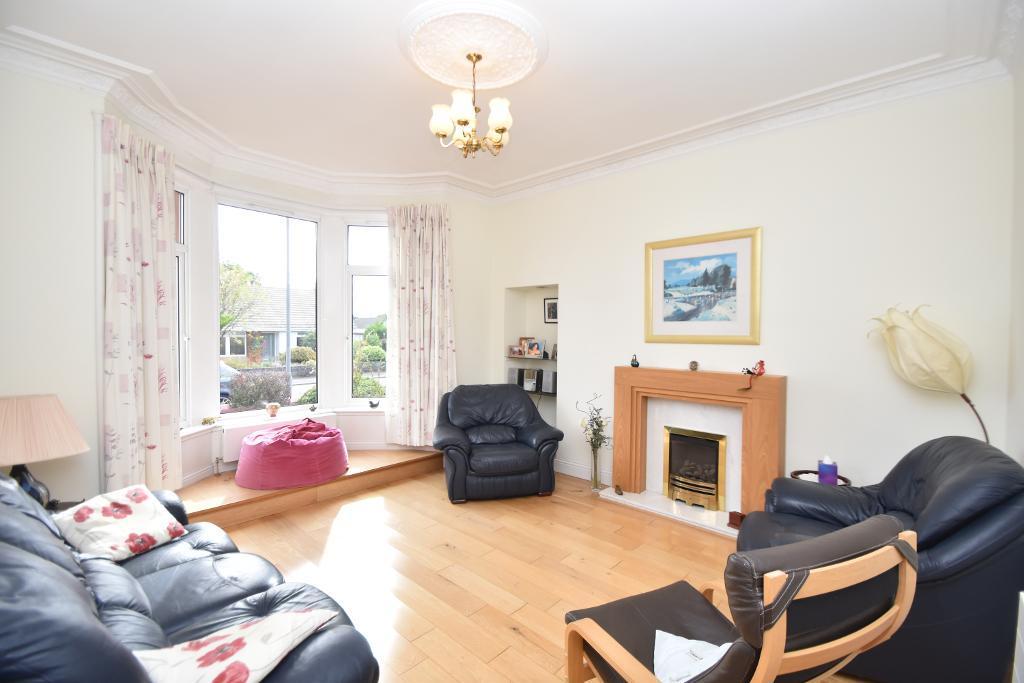 Lilybank Avenue, Muirhead, Glasgow, G69 9EW 3 bed terraced house for