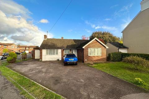3 bedroom detached bungalow for sale, Dunstable Road, Toddington, Bedfordshire, LU5 6DS
