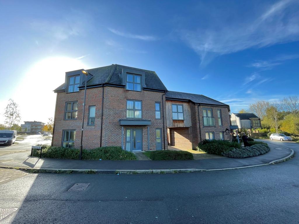 Fensom Place, Oakgrove, Milton Keynes, MK10 4 bed link detached house