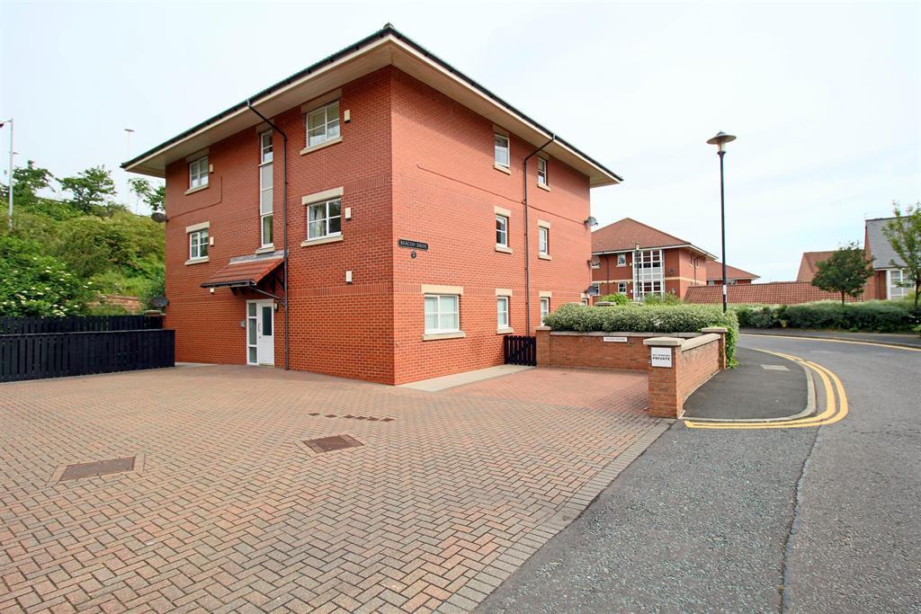 Beacon Drive, Roker, Sunderland, Tyne & Wear 2 bed flat to rent £695