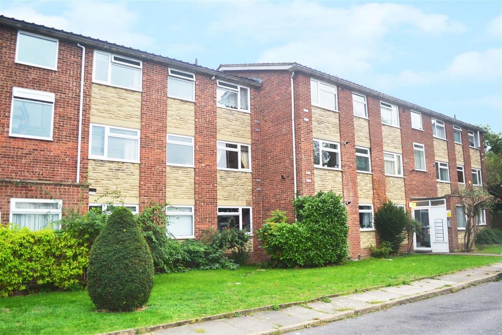 Thornbury Avenue, Isleworth 2 bed flat £1,850 pcm (£427 pw)