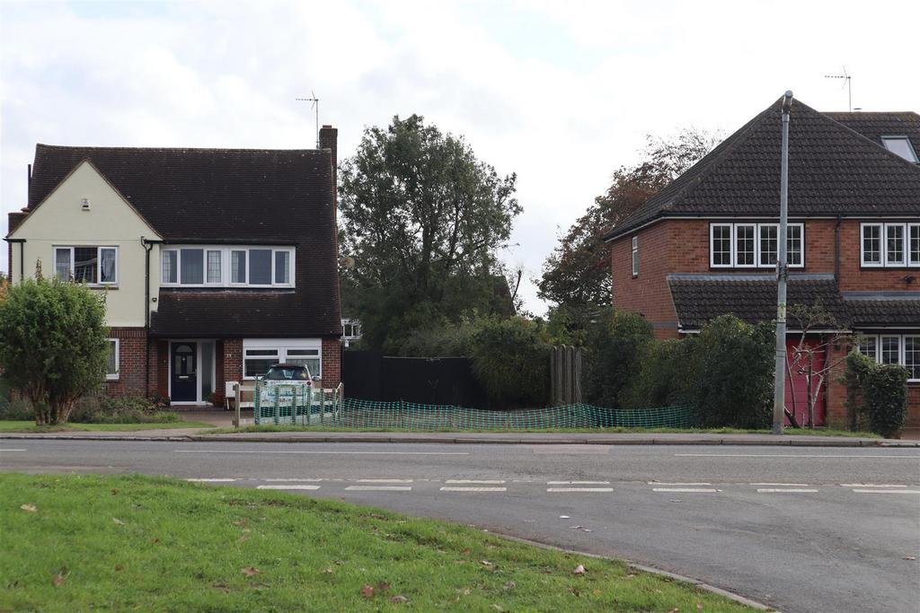 Leighton Road, Toddington 3 bed property with land for sale £500,000