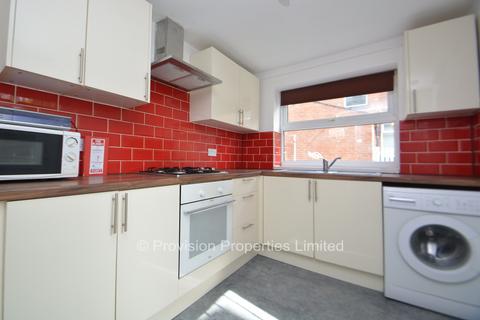 5 bedroom terraced house to rent, Mayville Place, Hyde Park LS6