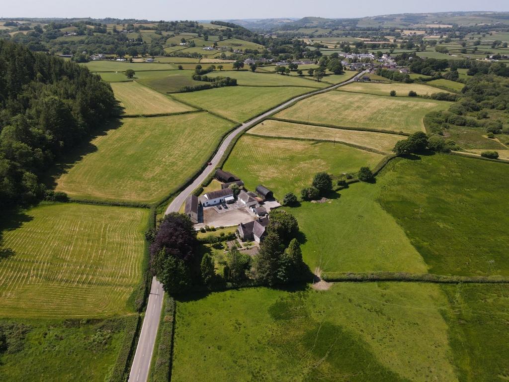 Llanarthney, Carmarthen, SA32 4 bed property with land for sale £695,000